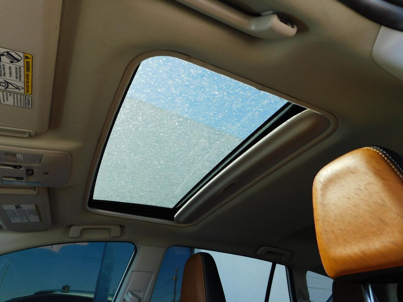 Toyota RAV4 Platinum AWD (Natl) 2017