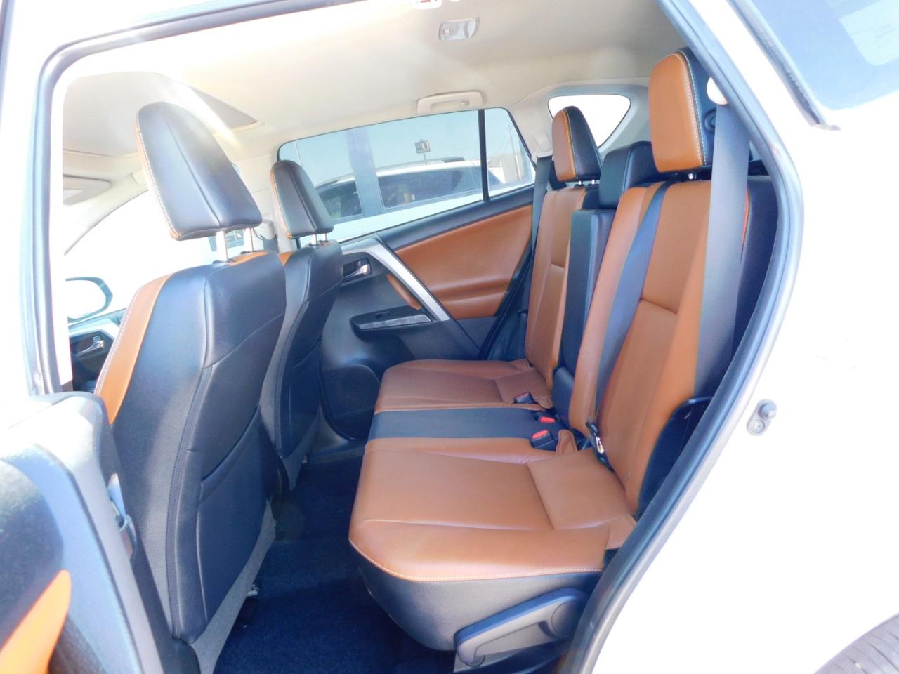 Toyota RAV4 Platinum AWD (Natl) 2017