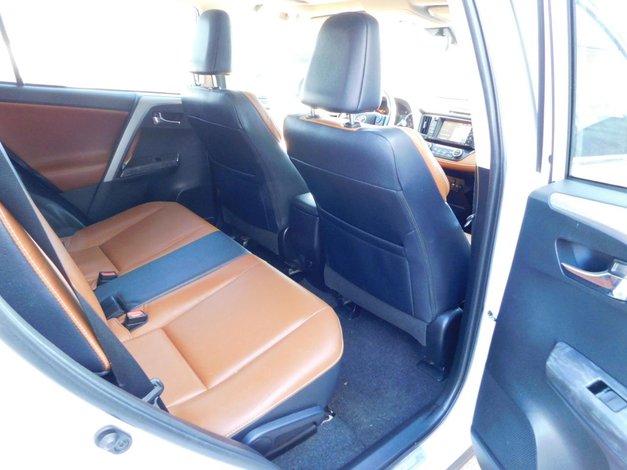 Toyota RAV4 Platinum AWD (Natl) 2017