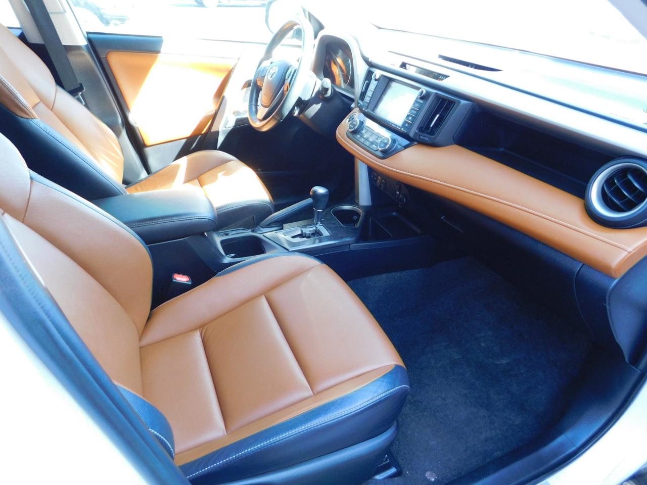 Toyota RAV4 Platinum AWD (Natl) 2017