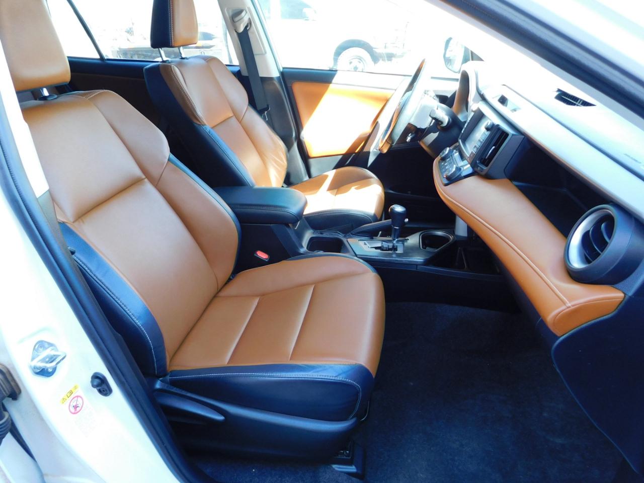 Toyota RAV4 Platinum AWD (Natl) 2017