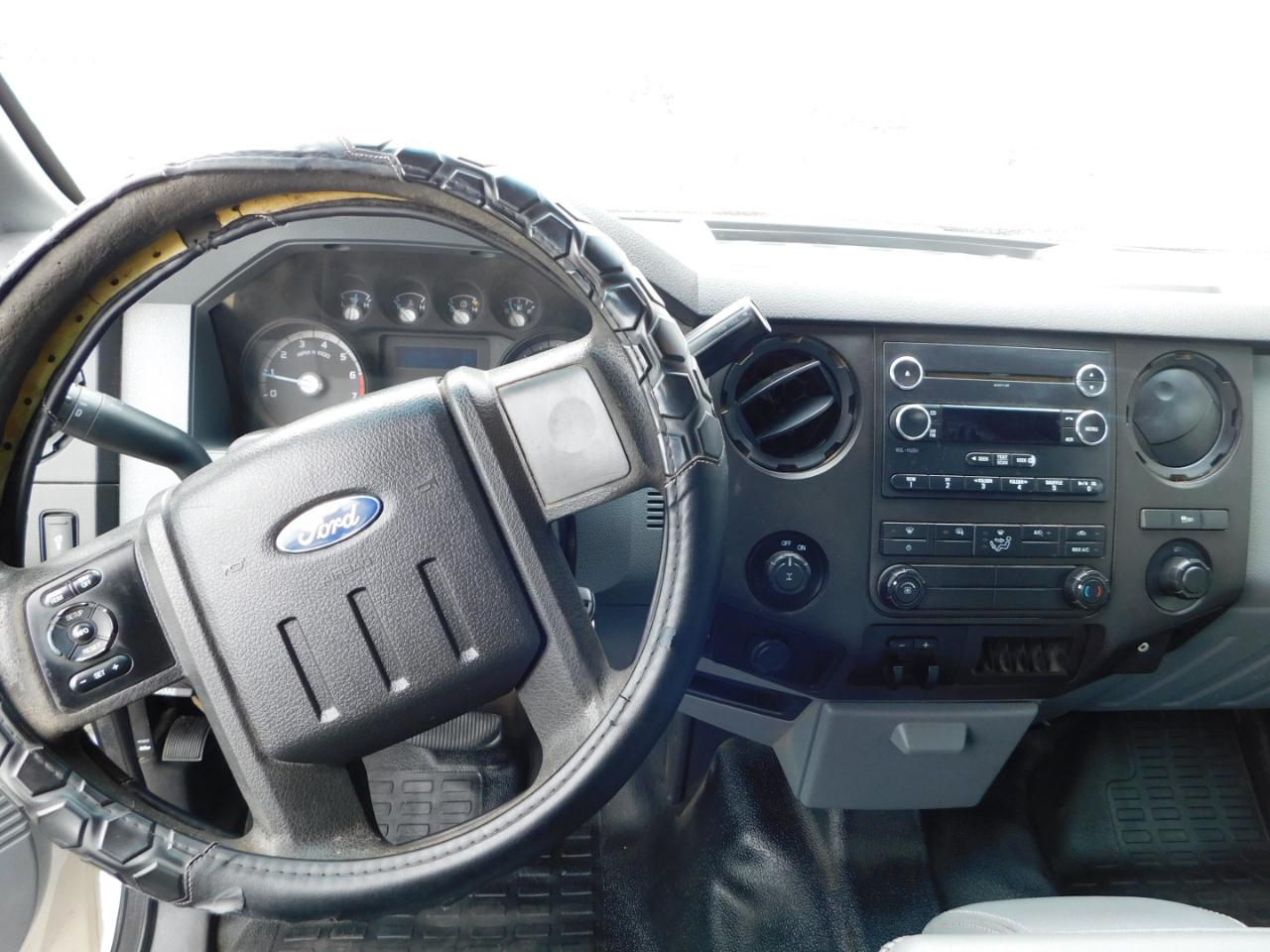 Ford Super Duty F-250 SRW 2WD Crew Cab 172" XL 2016