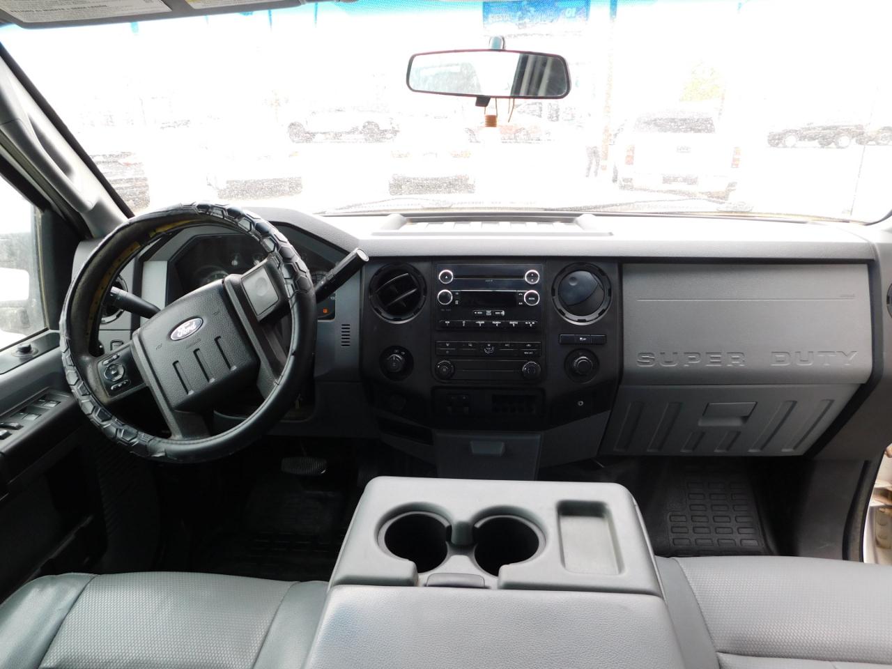 Ford Super Duty F-250 SRW 2WD Crew Cab 172" XL 2016