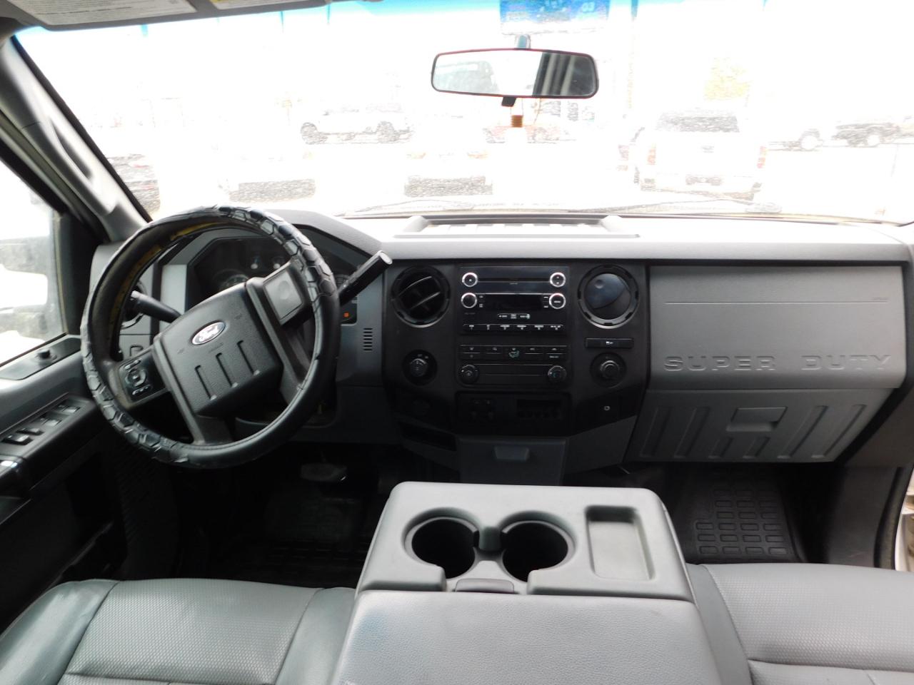 Ford Super Duty F-250 SRW 2WD Crew Cab 172" XL 2016