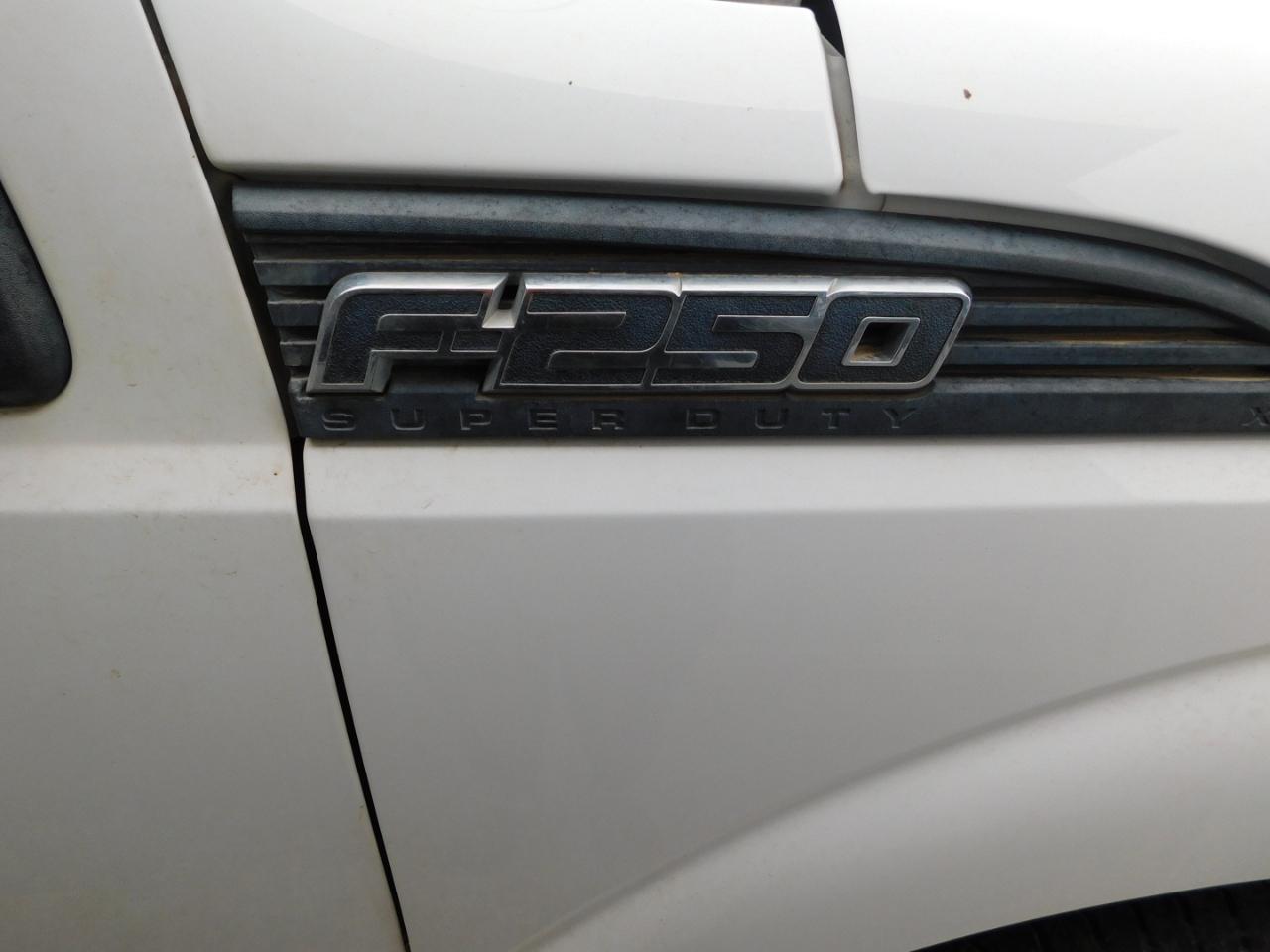 Ford Super Duty F-250 SRW 2WD Crew Cab 172" XL 2016