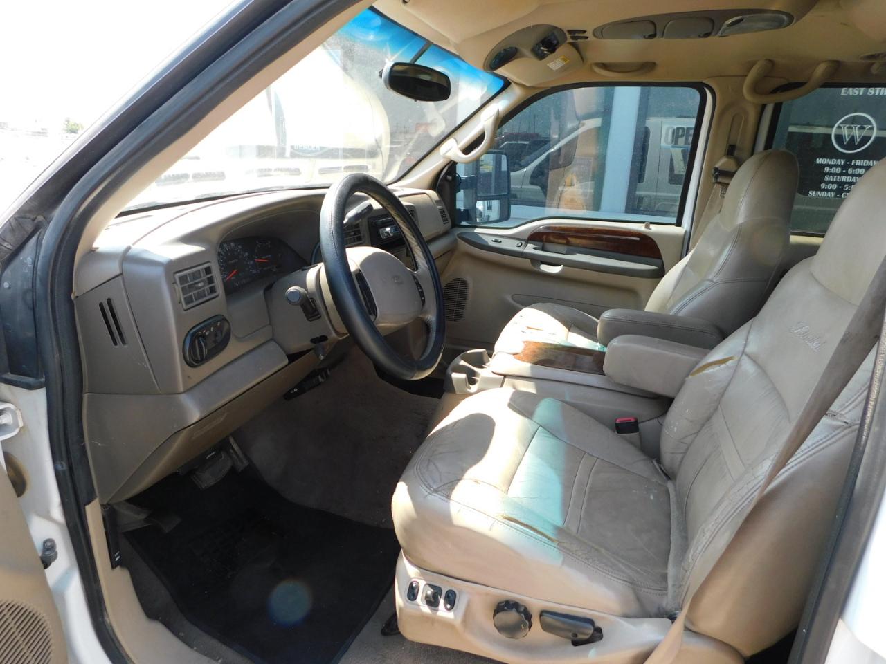 Ford Excursion 137" WB Limited 2001