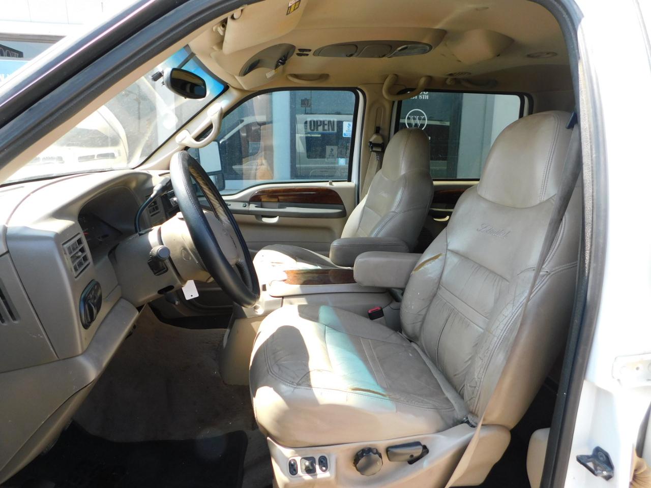 Ford Excursion 137" WB Limited 2001