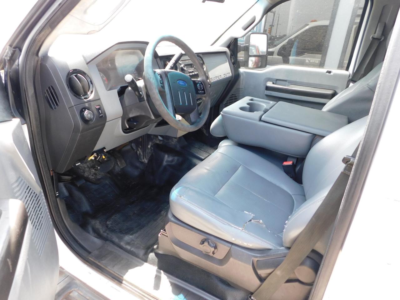 Ford Super Duty F-350 DRW 2WD Crew Cab 172" XL 2014