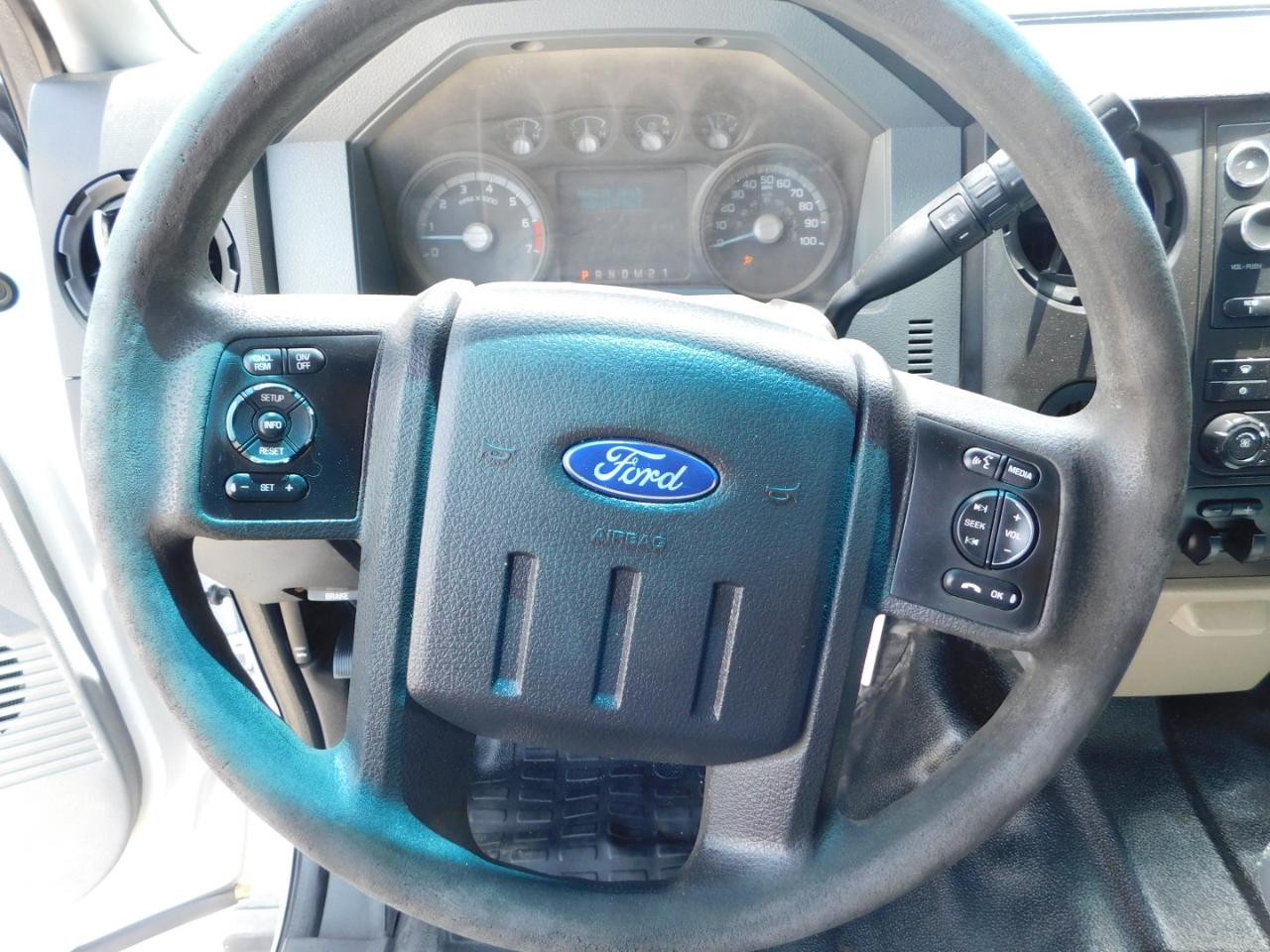 Ford Super Duty F-350 DRW 2WD Crew Cab 172" XL 2014