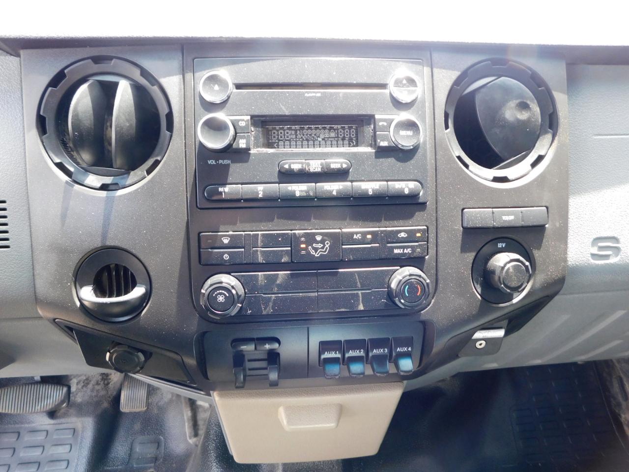 Ford Super Duty F-350 DRW 2WD Crew Cab 172" XL 2014