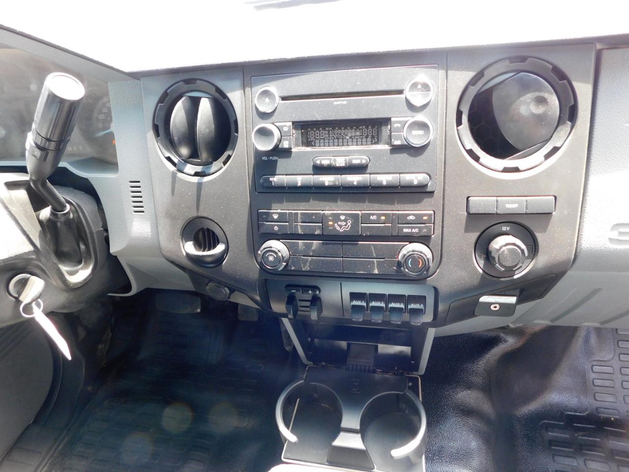 Ford Super Duty F-350 DRW 2WD Crew Cab 172" XL 2014