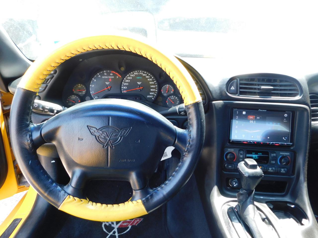 Chevrolet Corvette 2dr Cpe 2004