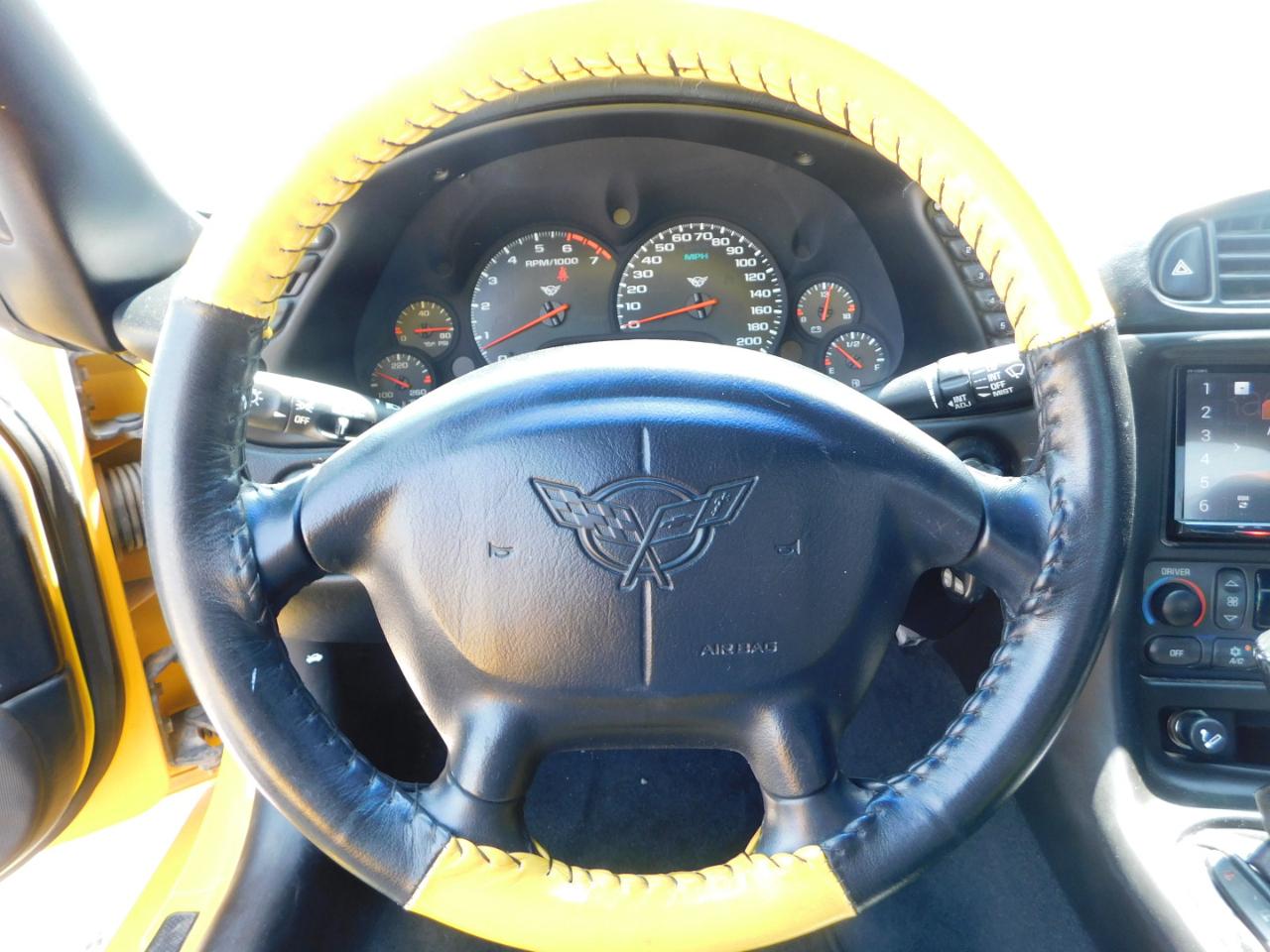Chevrolet Corvette 2dr Cpe 2004
