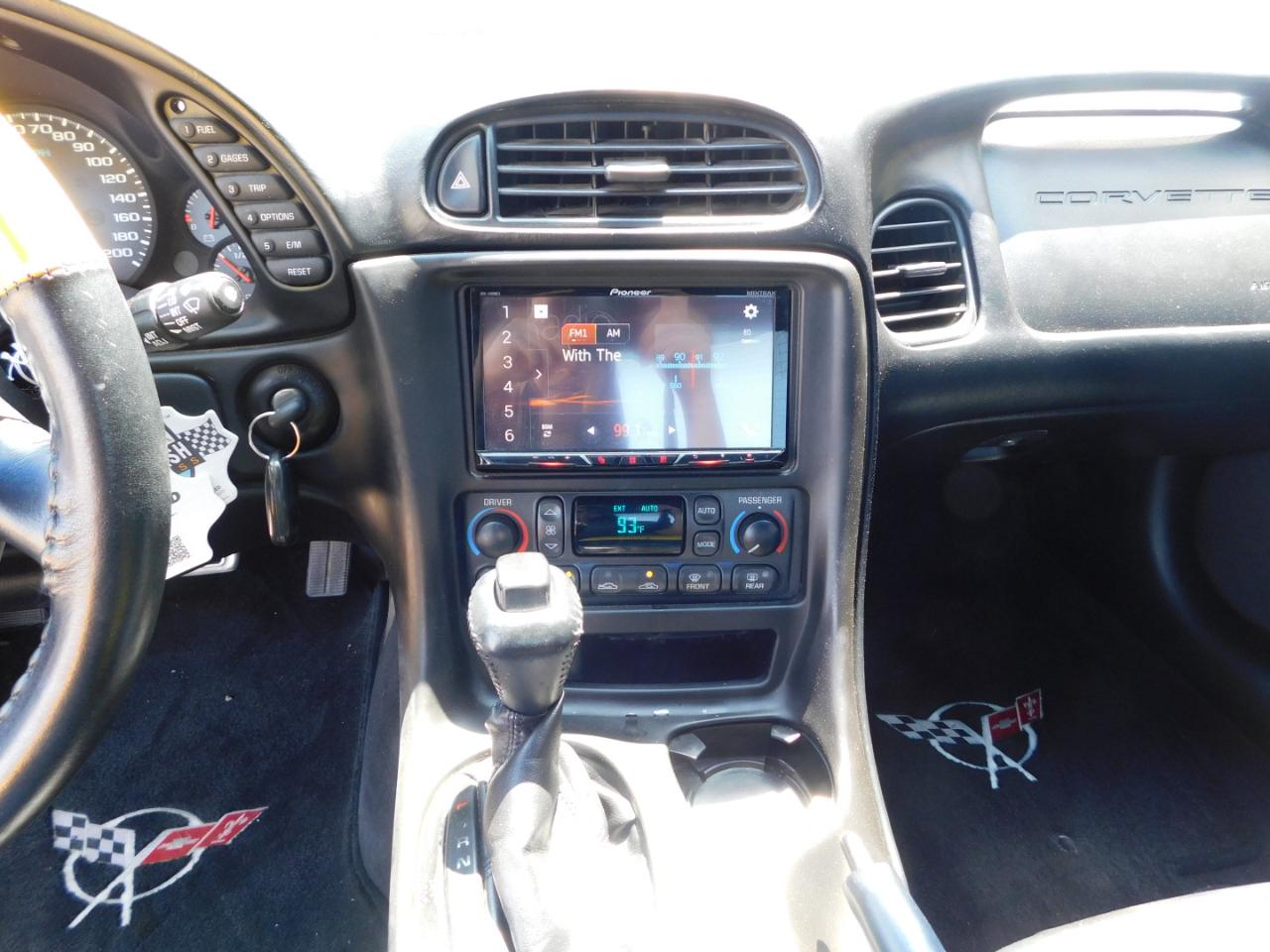 Chevrolet Corvette 2dr Cpe 2004