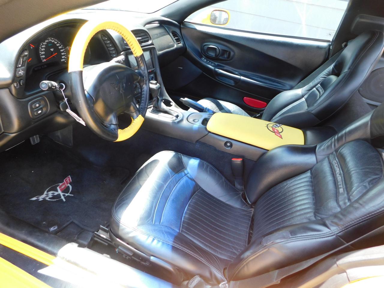 Chevrolet Corvette 2dr Cpe 2004