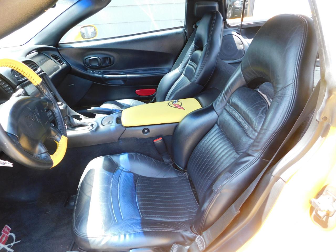 Chevrolet Corvette 2dr Cpe 2004