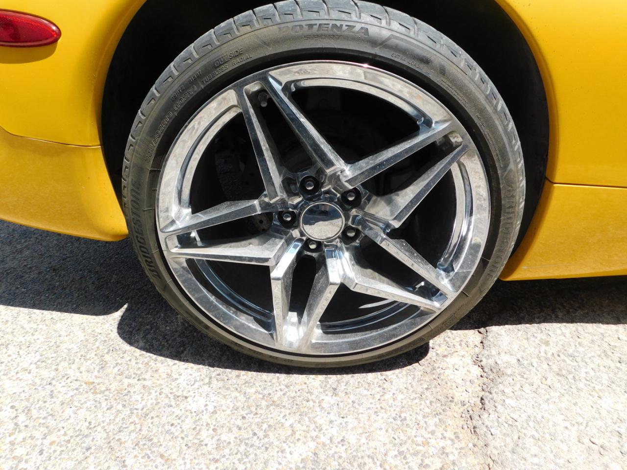 Chevrolet Corvette 2dr Cpe 2004