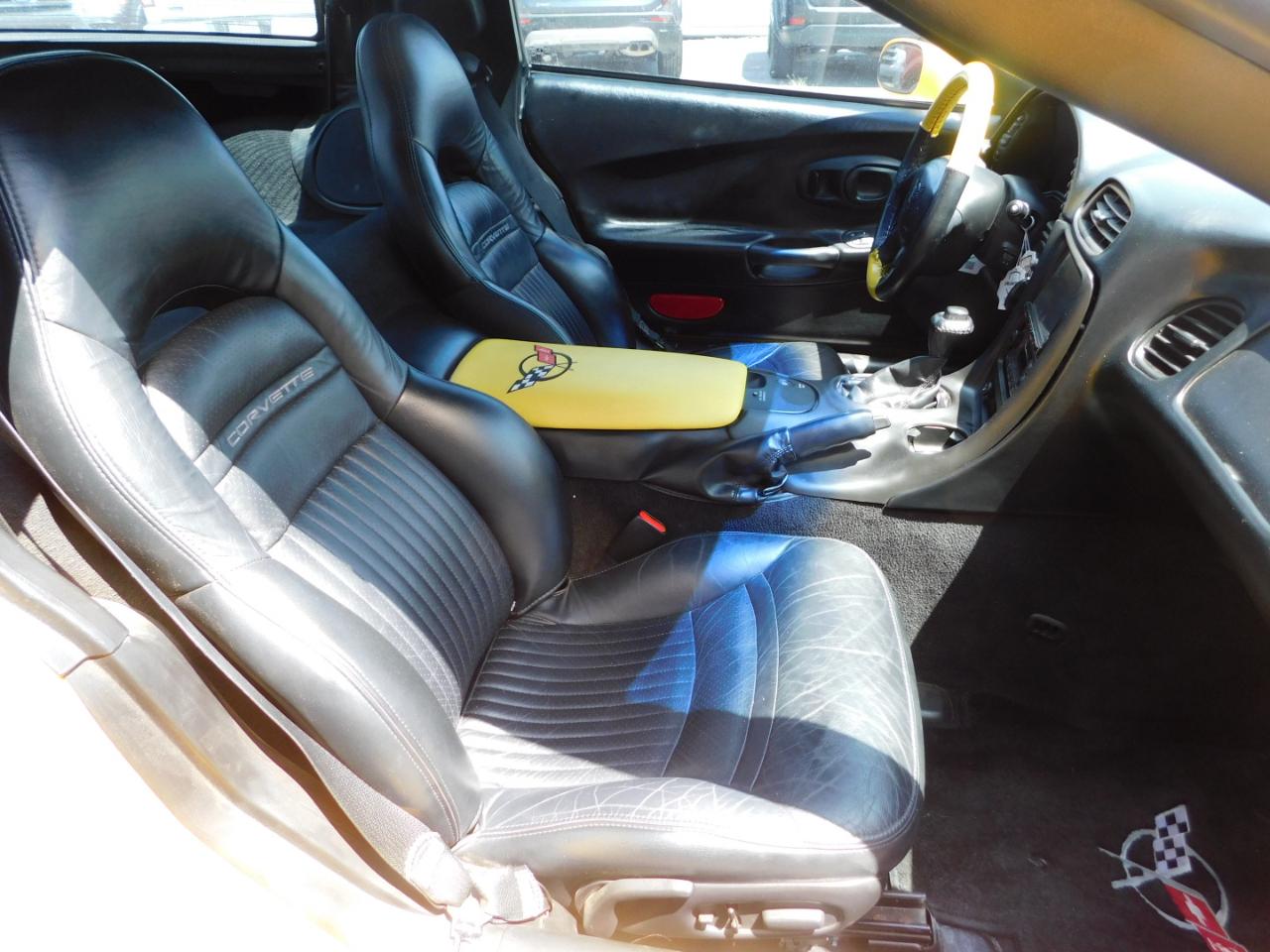 Chevrolet Corvette 2dr Cpe 2004