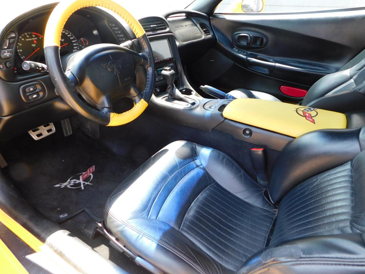 Chevrolet Corvette 2dr Cpe 2004