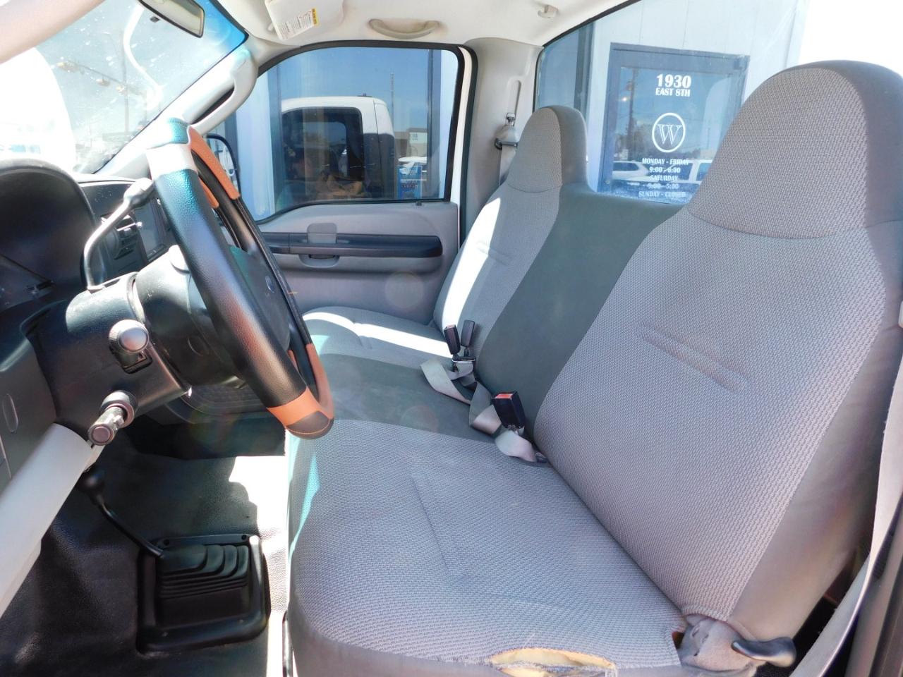 Ford Super Duty F-250 Reg Cab 137" XLT 4WD 2006