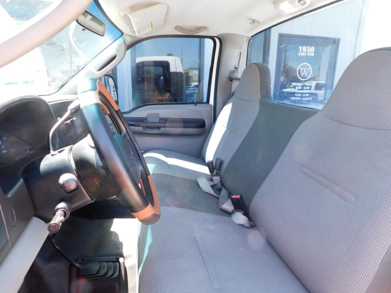 Ford Super Duty F-250 Reg Cab 137" XLT 4WD 2006