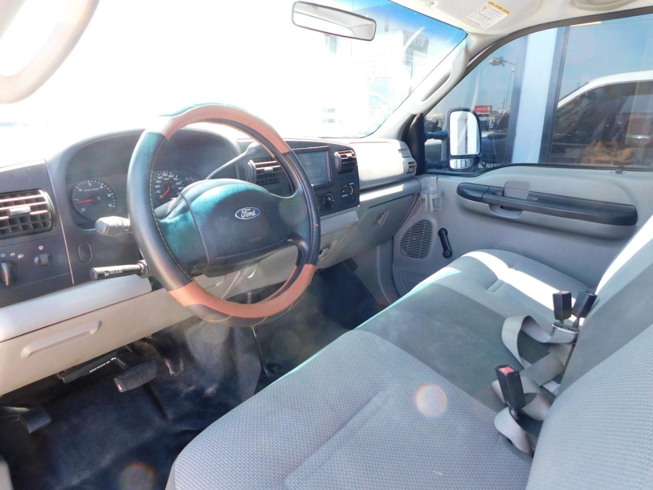 Ford Super Duty F-250 Reg Cab 137" XLT 4WD 2006