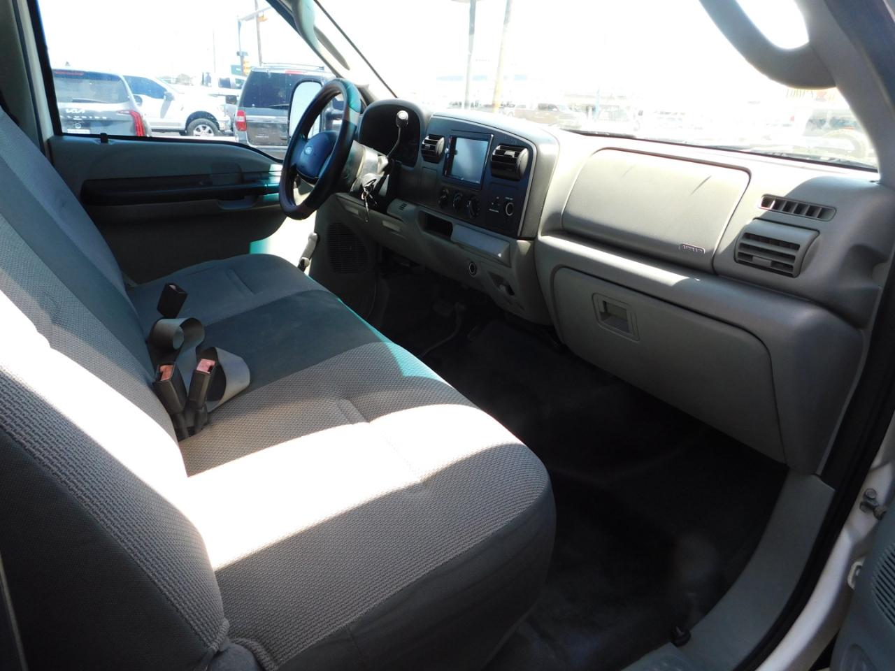 Ford Super Duty F-250 Reg Cab 137" XLT 4WD 2006