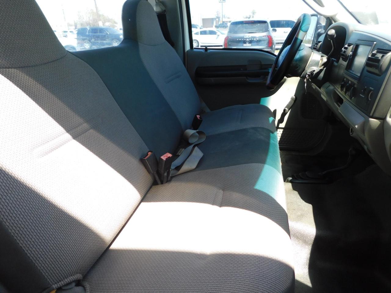 Ford Super Duty F-250 Reg Cab 137" XLT 4WD 2006