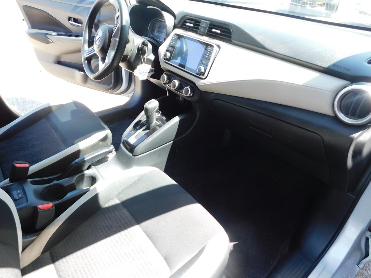 Nissan Versa SV 2022