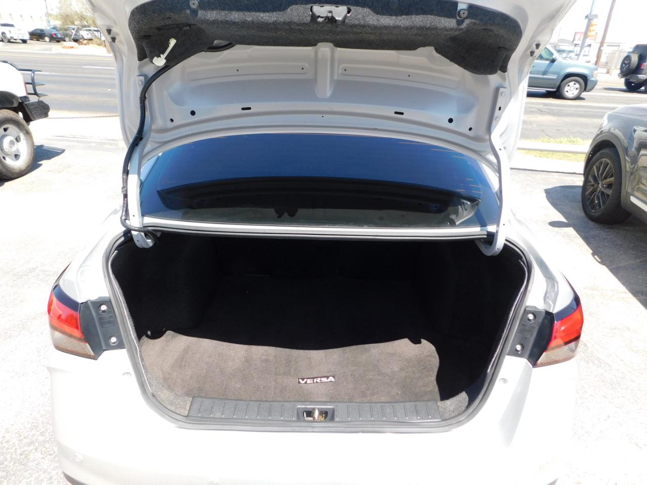 Nissan Versa SV 2022