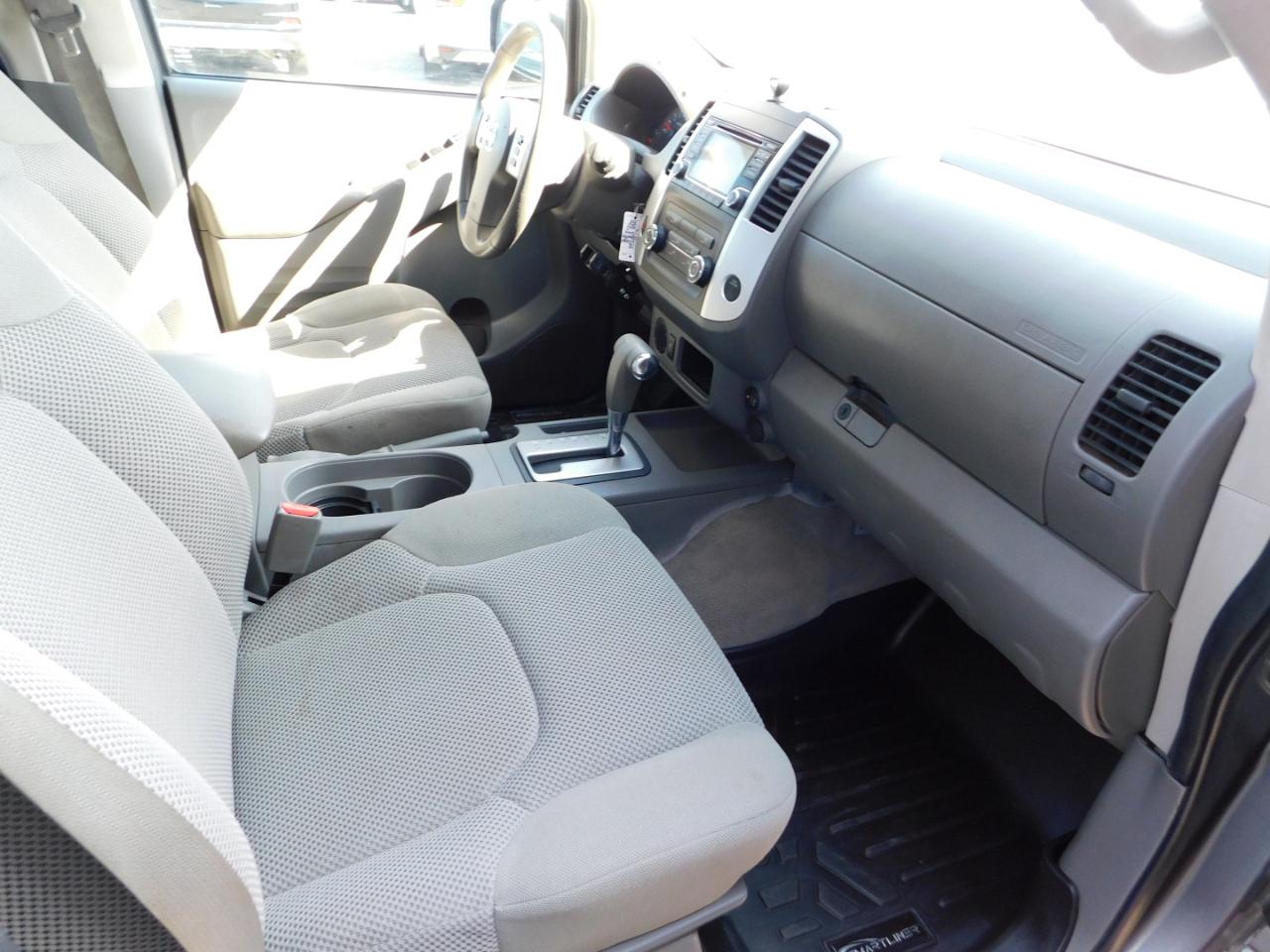 Nissan Frontier Crew Cab 4x2 SV V6 Auto 2018