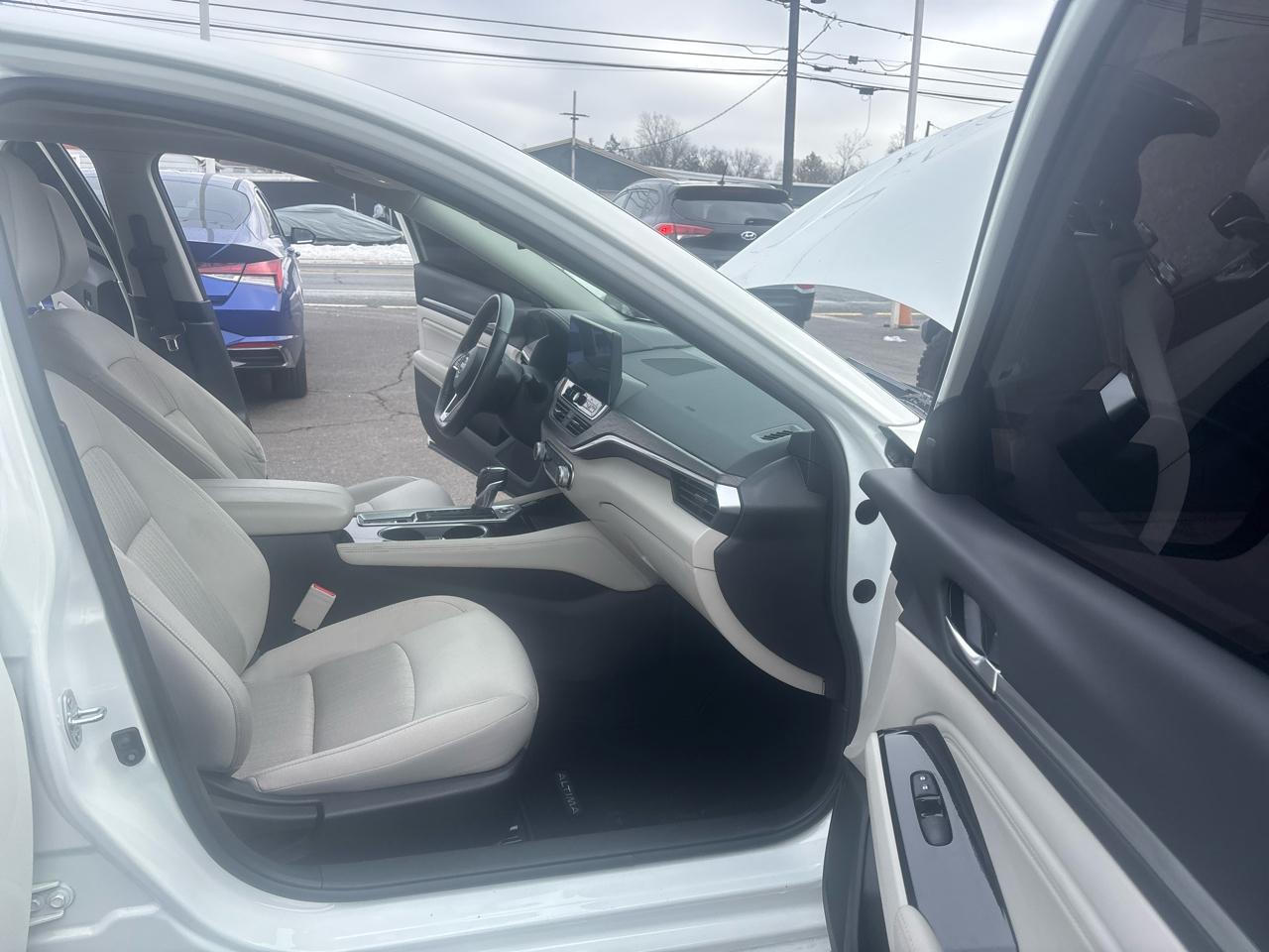 Nissan Altima 2.5 SV Sedan 2023