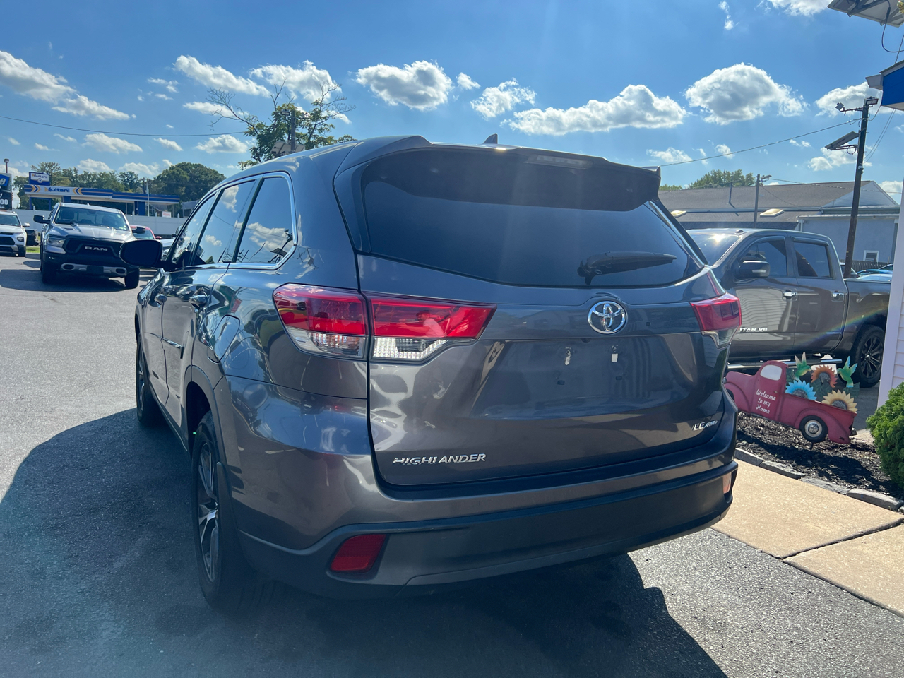 2019 Toyota Highlander LE photo 2