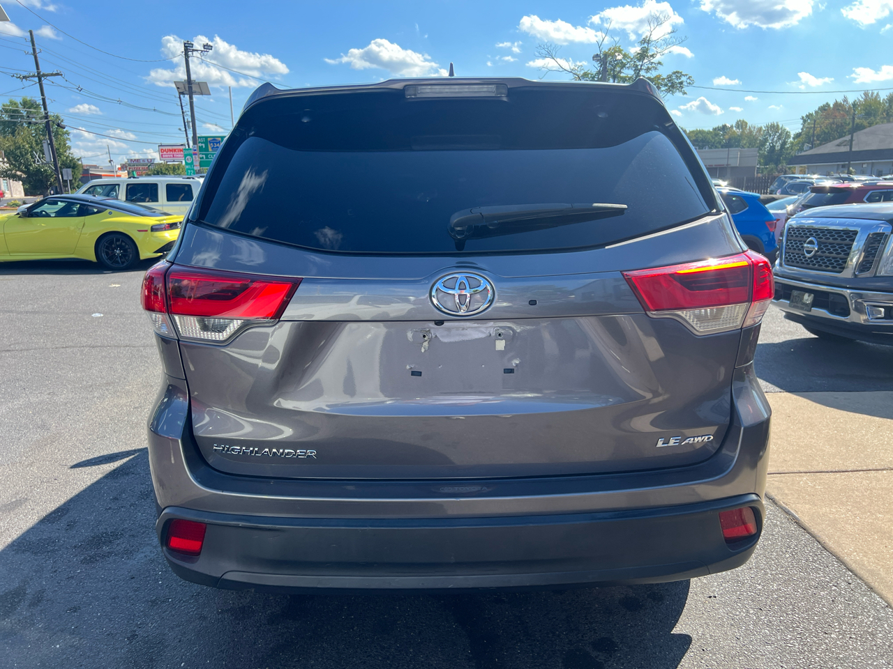 2019 Toyota Highlander LE photo 3