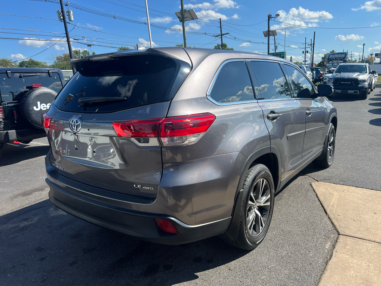 2019 Toyota Highlander LE photo 4
