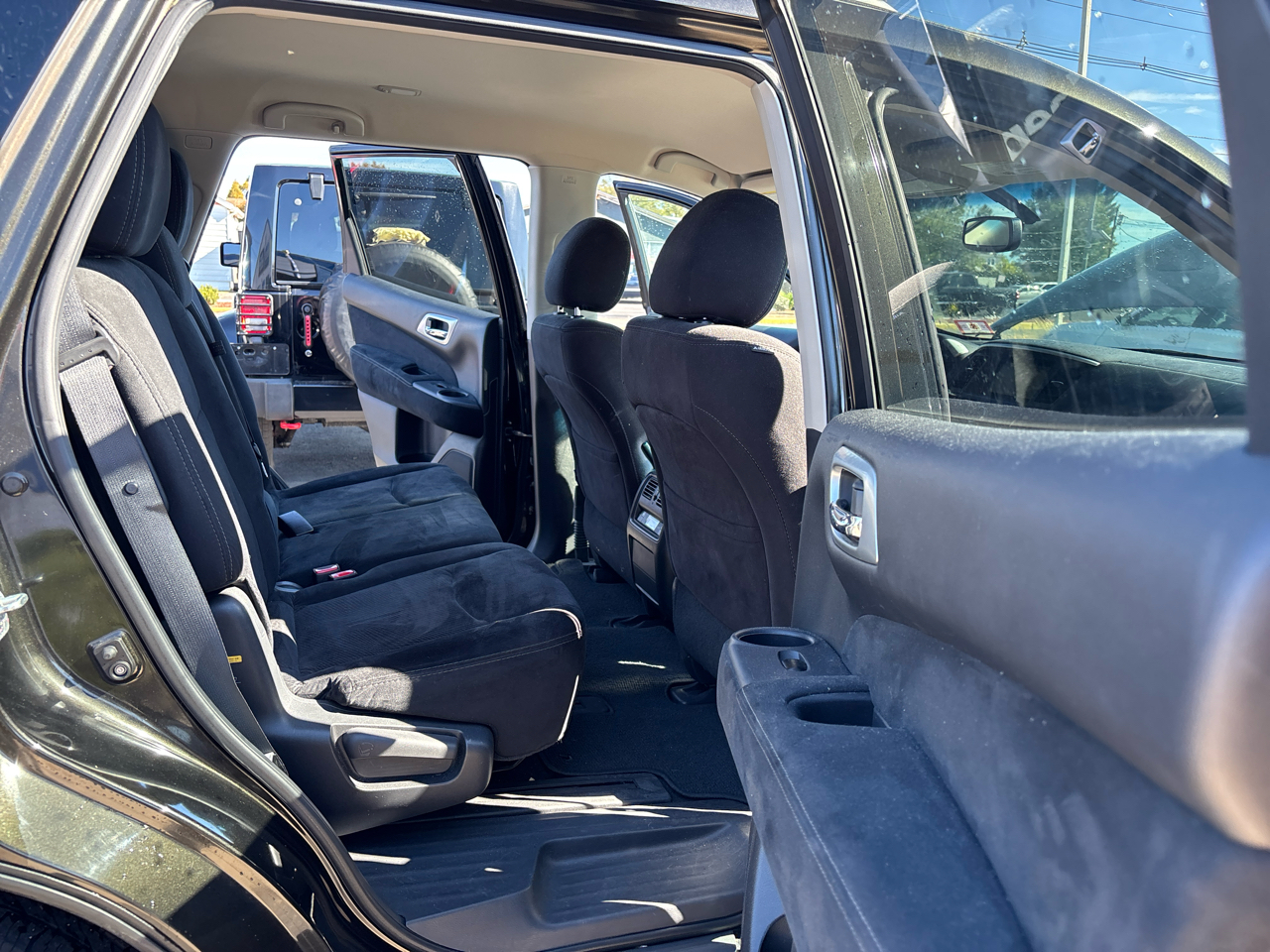 Nissan Pathfinder 4WD 4dr SV 2015 Nissan Pathfinder 4WD 4dr SV 2015