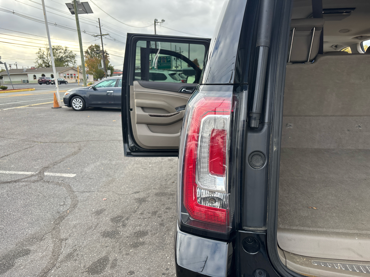 GMC Yukon XL 4WD 4dr SLT 2019 GMC Yukon XL 4WD 4dr SLT 2019