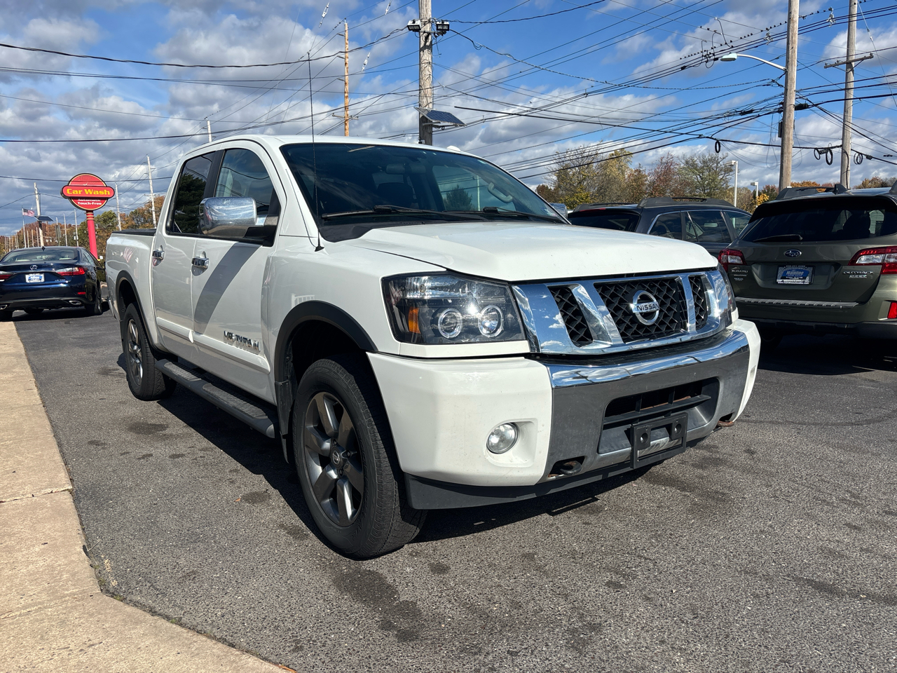 Nissan Titan 4WD Crew Cab SWB SV 2015 Nissan Titan 4WD Crew Cab SWB SV 2015