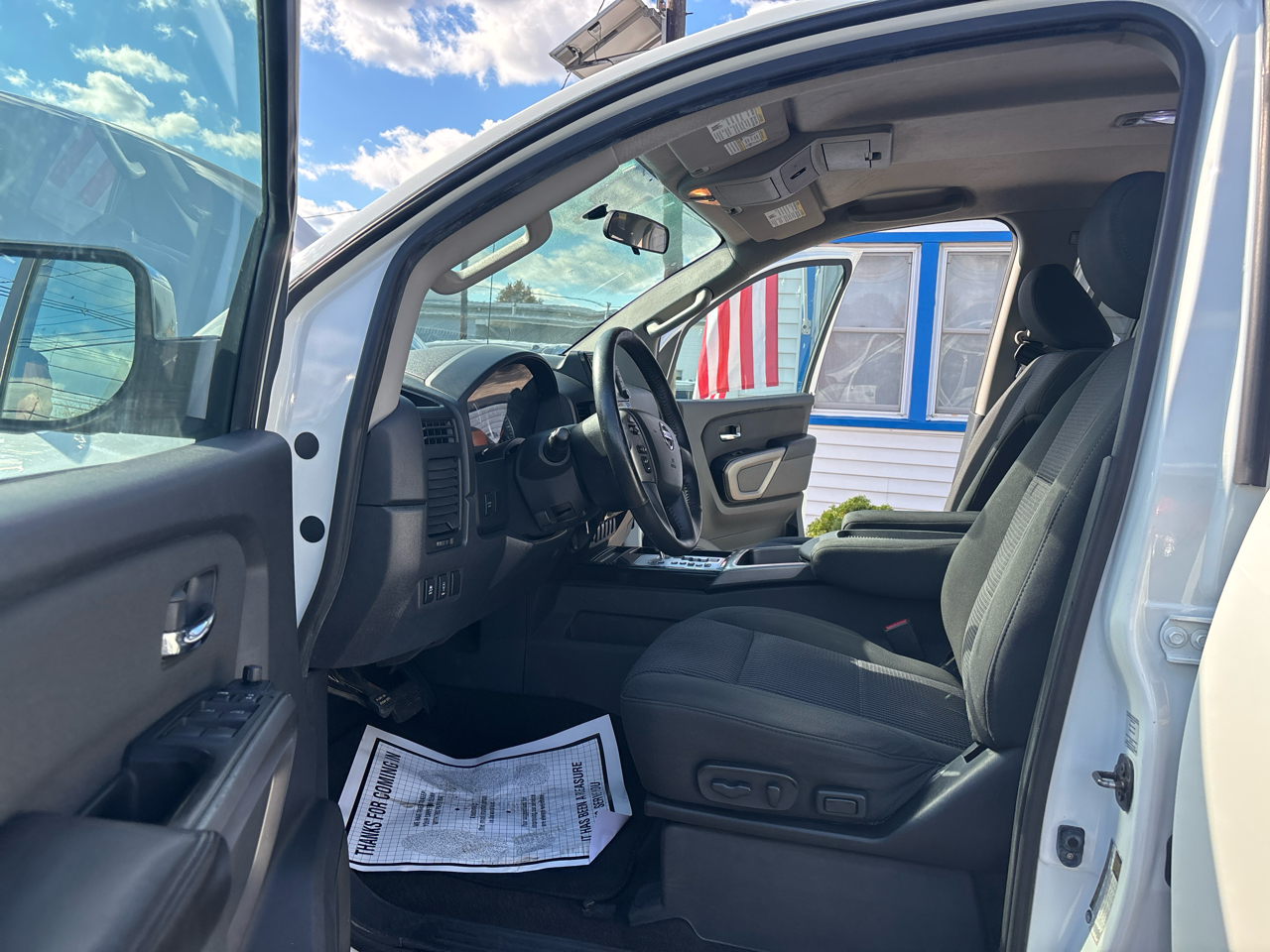 Nissan Titan 4WD Crew Cab SWB SV 2015 Nissan Titan 4WD Crew Cab SWB SV 2015