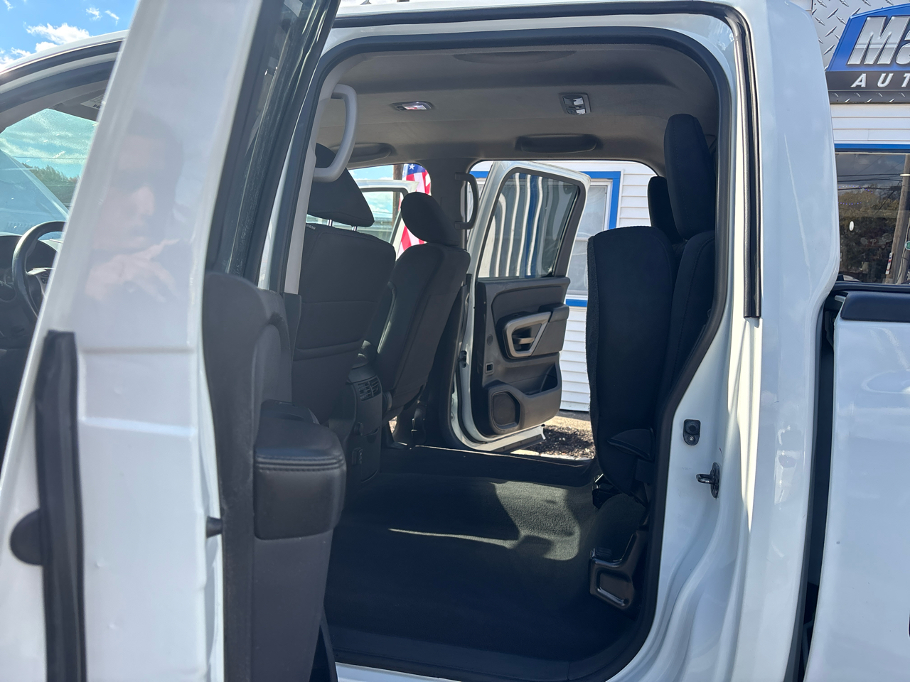 Nissan Titan 4WD Crew Cab SWB SV 2015 Nissan Titan 4WD Crew Cab SWB SV 2015