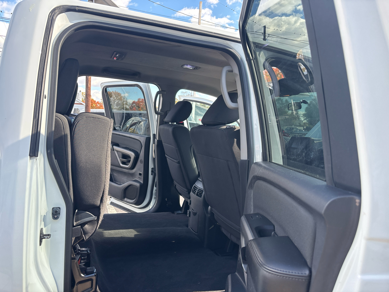 Nissan Titan 4WD Crew Cab SWB SV 2015 Nissan Titan 4WD Crew Cab SWB SV 2015