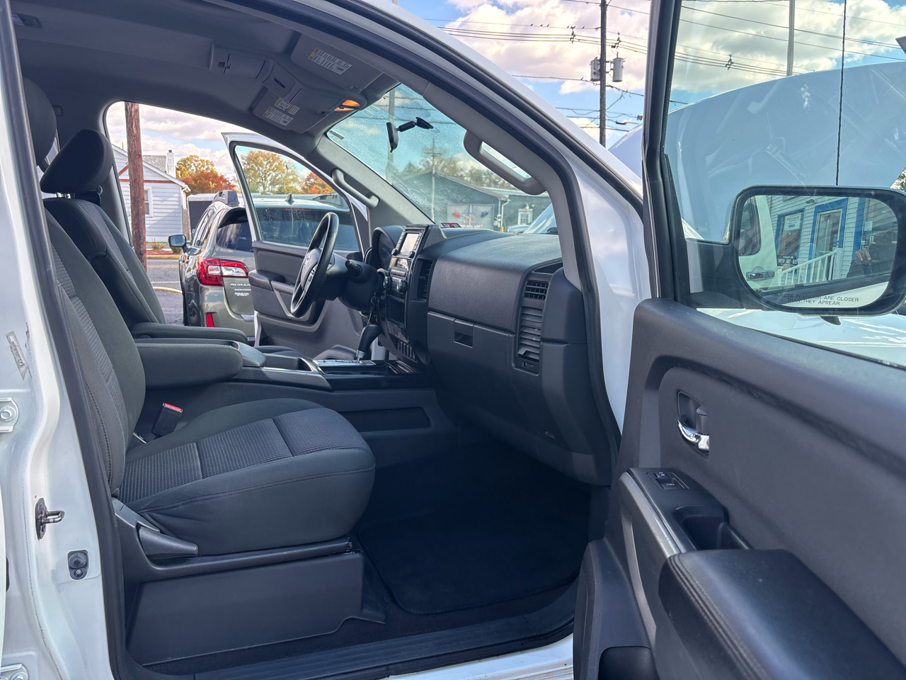 Nissan Titan 4WD Crew Cab SWB SV 2015 Nissan Titan 4WD Crew Cab SWB SV 2015