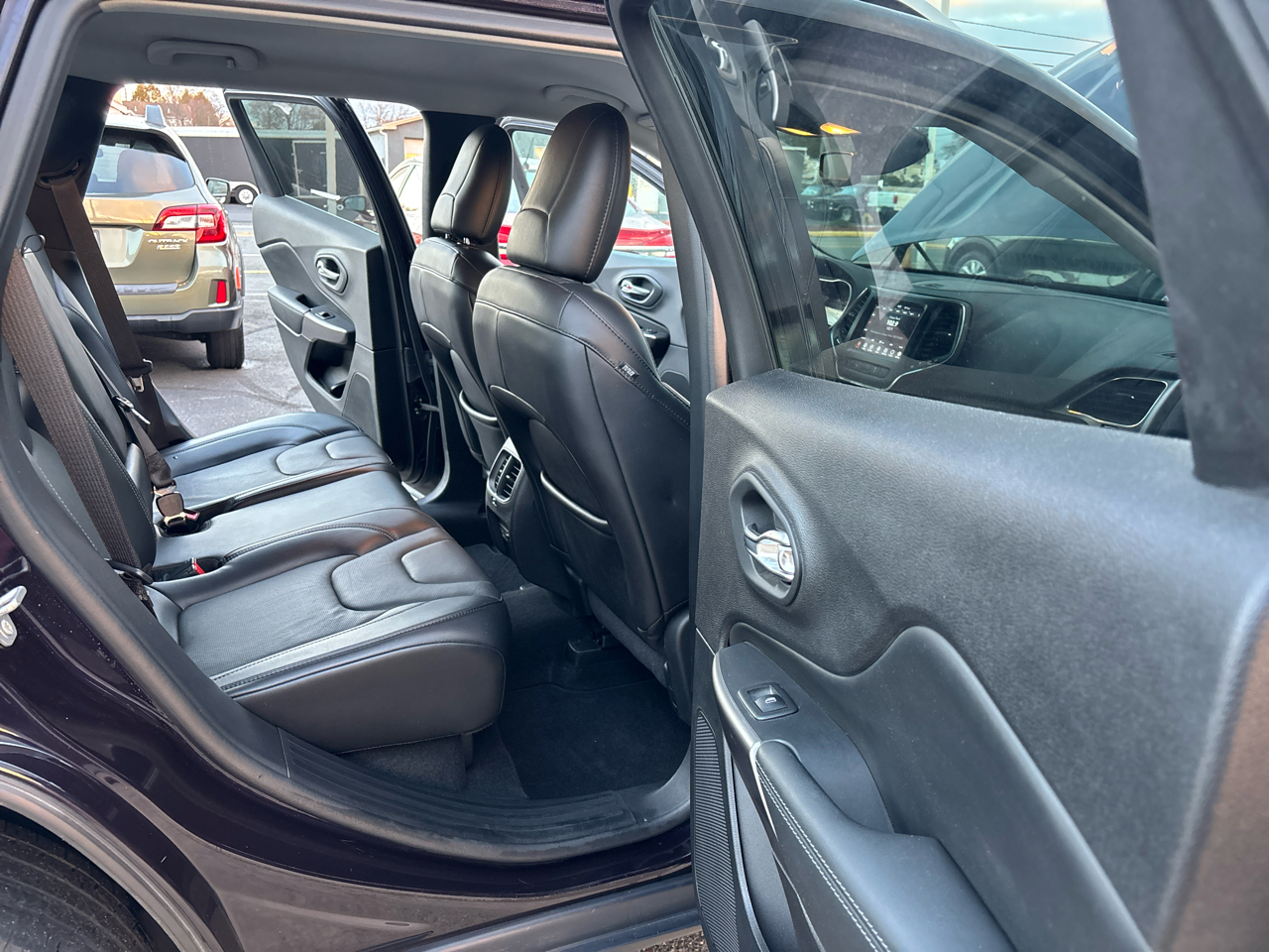 2021 Jeep Cherokee Latitude Lux photo 2