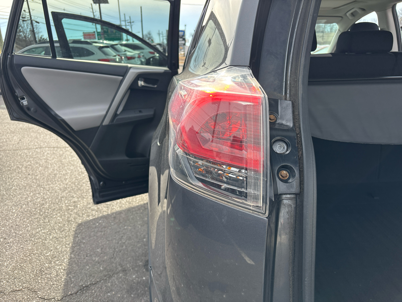 Toyota RAV4 AWD 4dr XLE (Natl) 2016