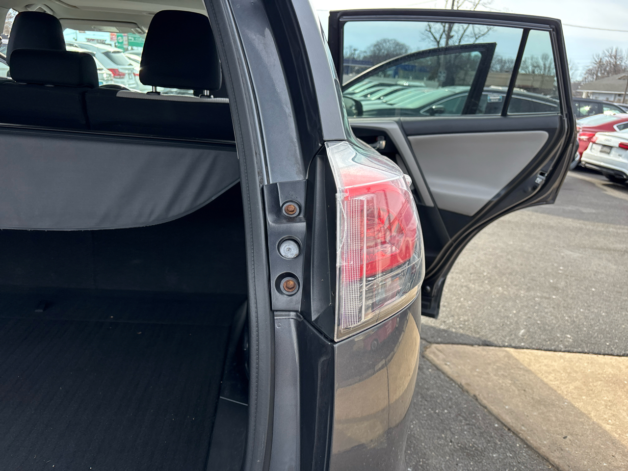 Toyota RAV4 AWD 4dr XLE (Natl) 2016