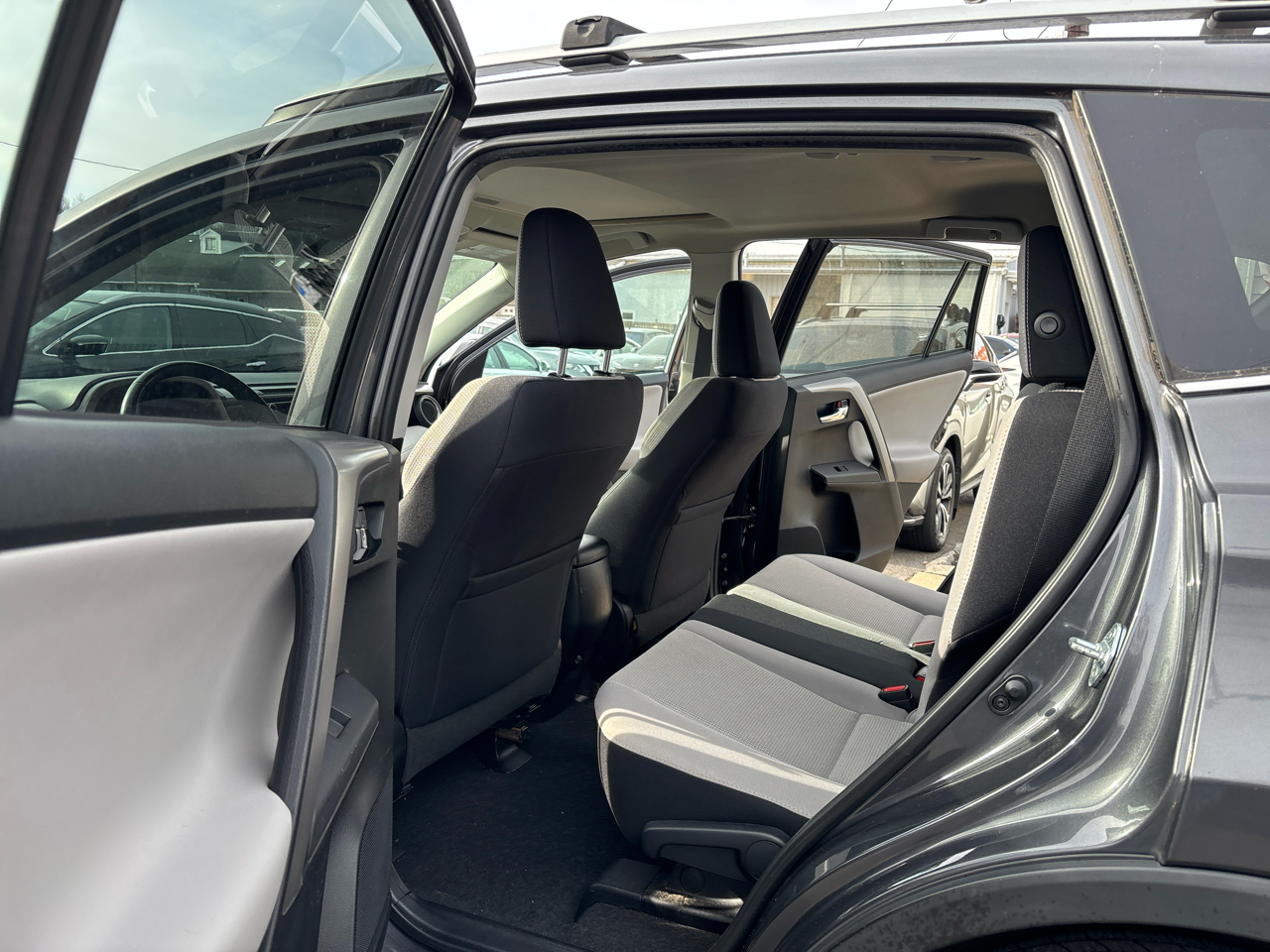 Toyota RAV4 AWD 4dr XLE (Natl) 2016