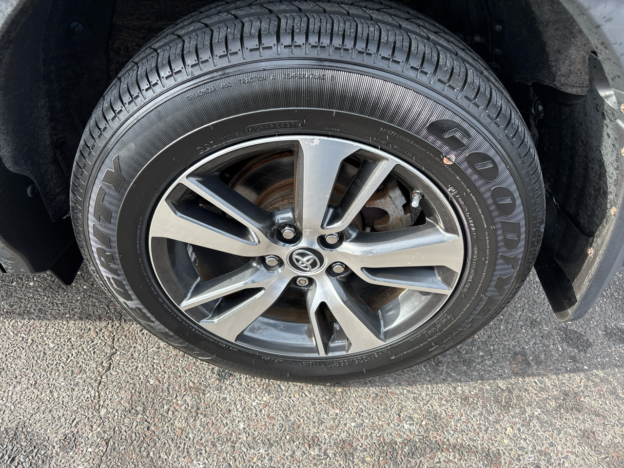 Toyota RAV4 AWD 4dr XLE (Natl) 2016