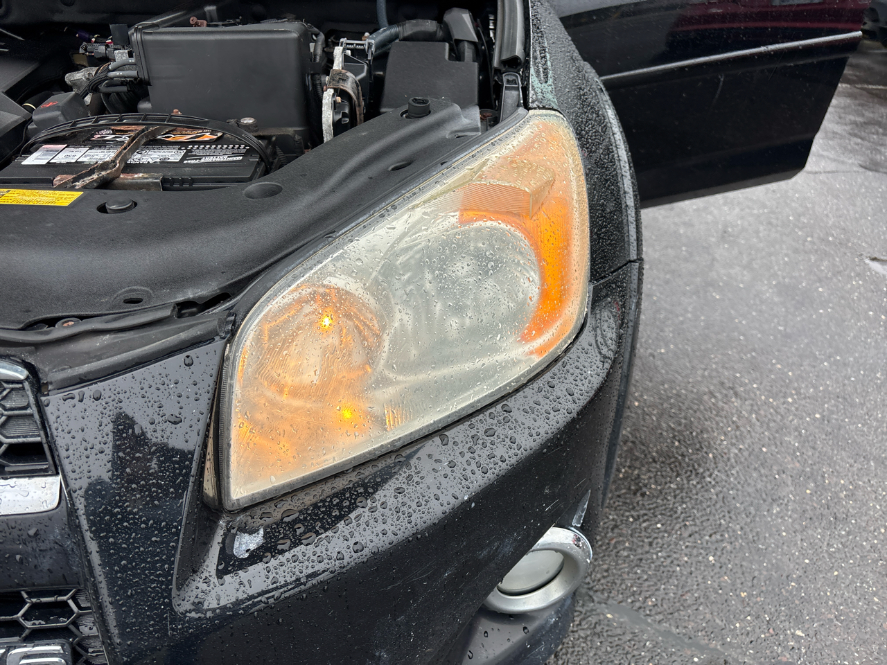 Toyota RAV4 4WD 4dr V6 5-Spd AT Ltd (Natl) 2011