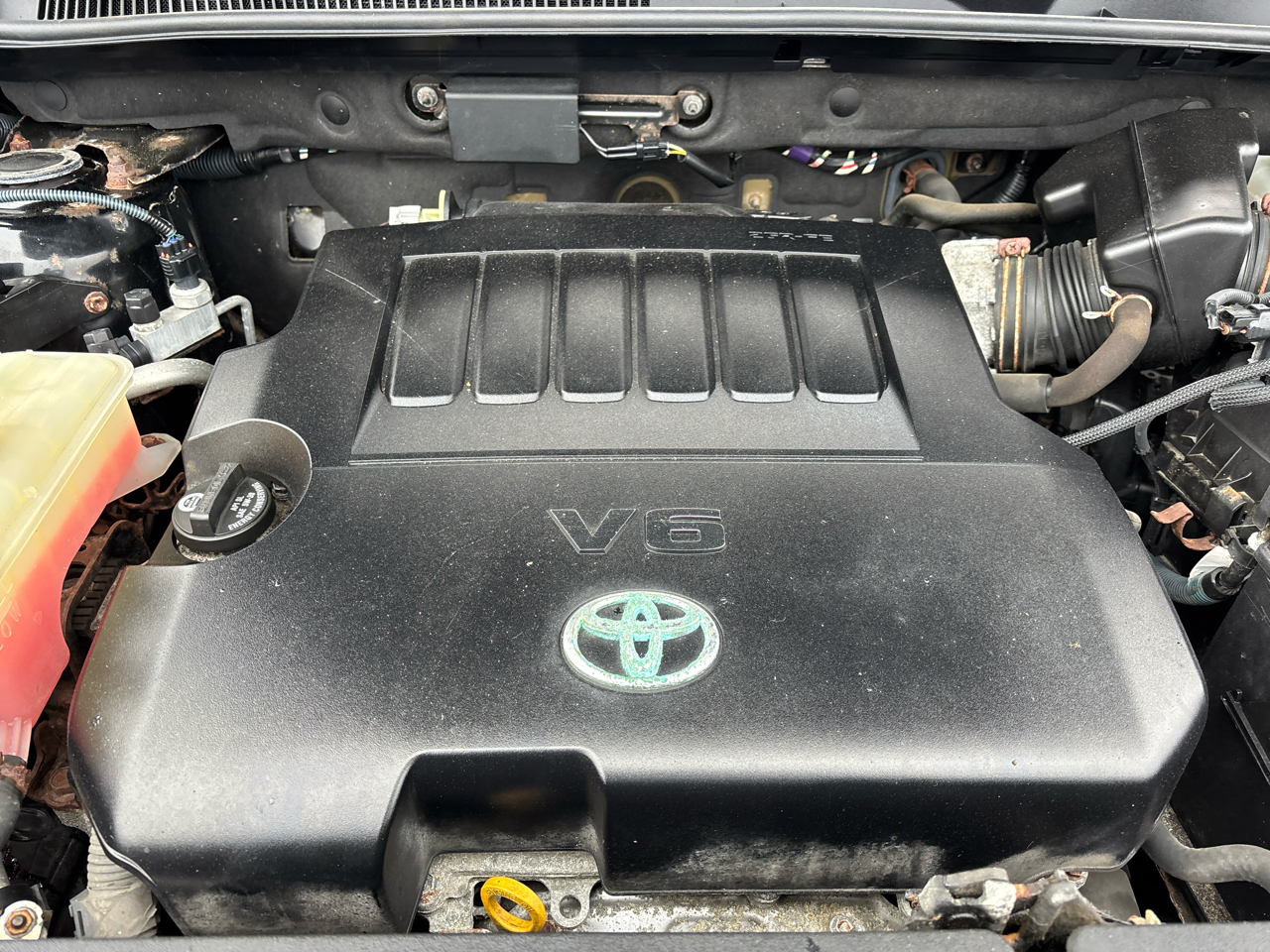 Toyota RAV4 4WD 4dr V6 5-Spd AT Ltd (Natl) 2011