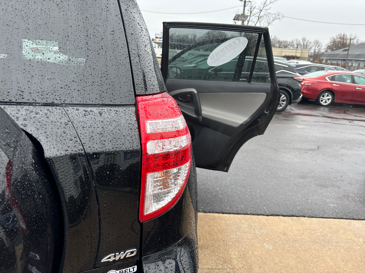 Toyota RAV4 4WD 4dr V6 5-Spd AT Ltd (Natl) 2011